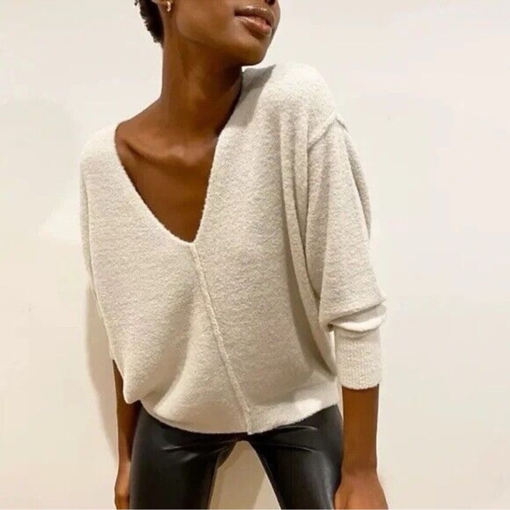 Aritzia Wilfred Free Hush Knit V-Neck Sweater Ivory Cream Soft Nylon Sz 2XS